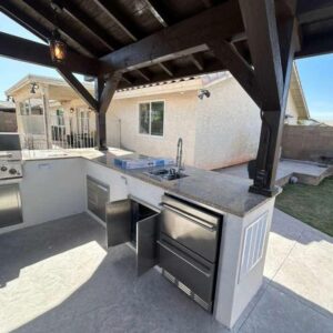 Outdoor Kitchen With Appliances